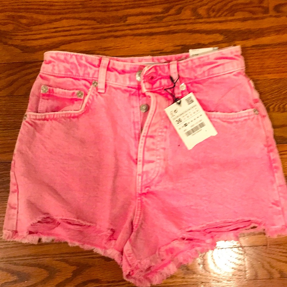 Zara’s pink jean shorts ..Brand new with tags ..Size 4
